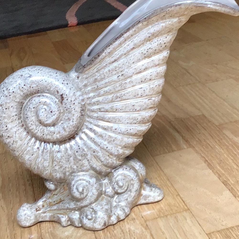 Vintage royal haeger shell shaped vase